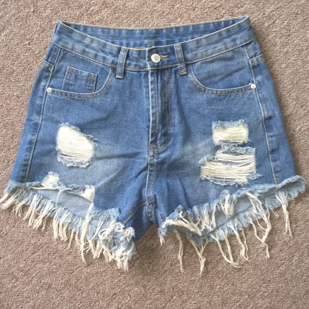 NWOT cut off denim shorts